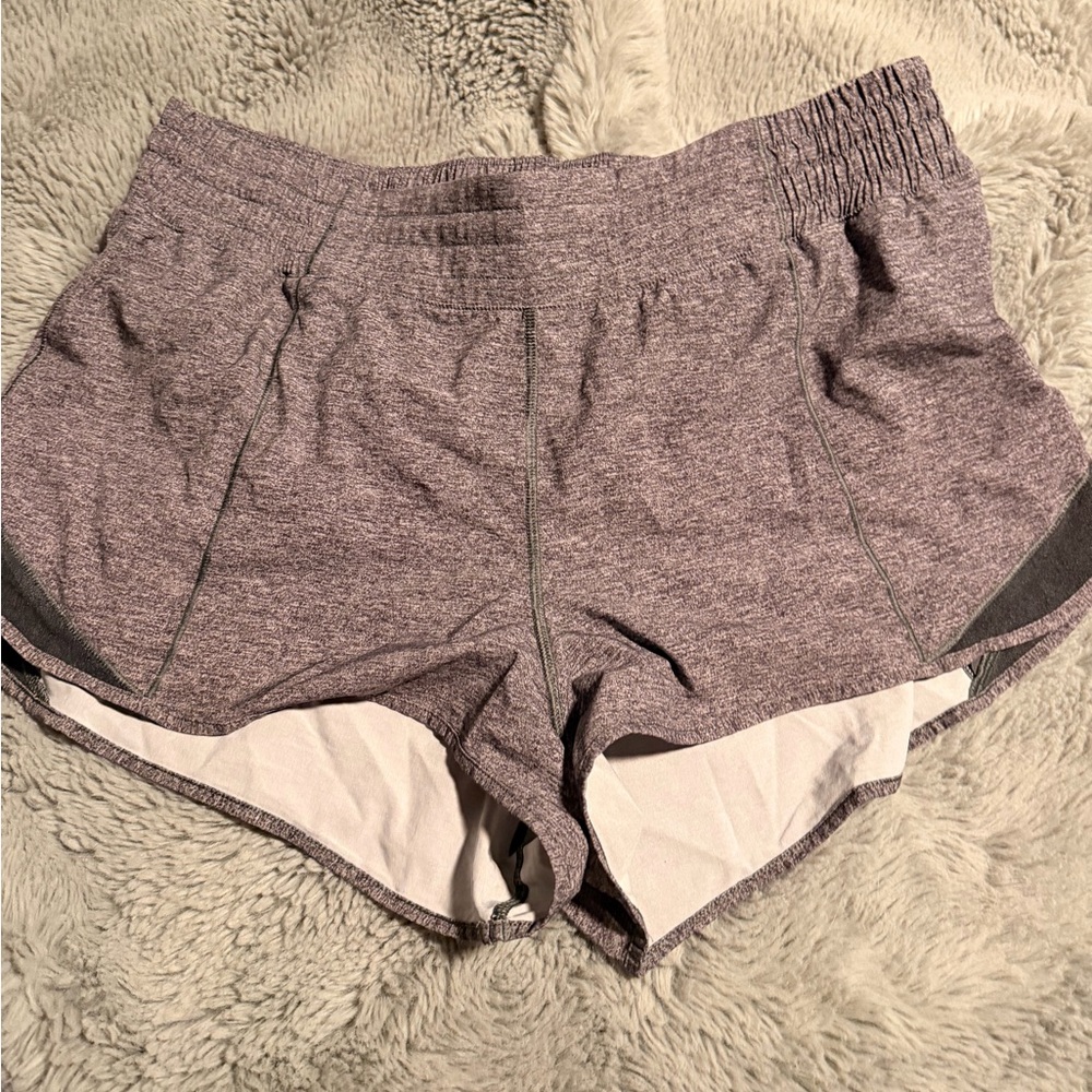 Lululemon Hotty Hot Women’s Heathered grey. HR 2.5” Active Shorts